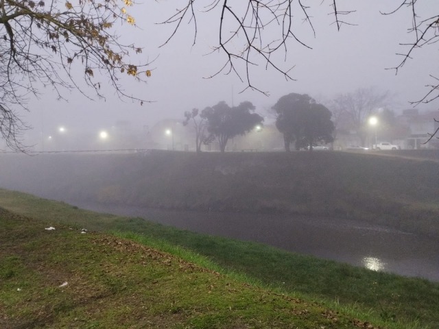 Gris, muy hmedo y con poca visibilidad amaneci este jueves